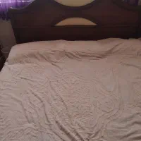 باسلام یه عدد تخت دونفره جنس چوب خوب سالم وتمیز