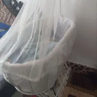 تخت کنار مادر