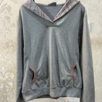 تعدادی لباس با قیمتی استثنایی به فروش میرسد