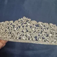 فروش تاج عروس بسیار زیبا و درخشان