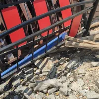 دو تا تخت خواب یکی دونفره ویکی دیگه تخت کودک