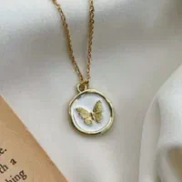 گردنبند پروانه فسیلی