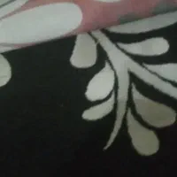 یک قالی دست بافت قدیمی ولی سنتی