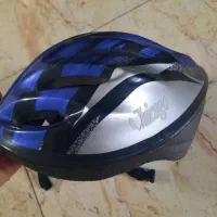 تعدادی وسیله|کیف، کفش، کمربند|اصفهان, بوستان ناژوان|دیوار