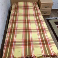 تخت نوجوان به همراه پاتختی