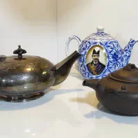 ۳عدد قوری قدیمی نوربلین، قلم آبی ناصری، ییشینگ چین