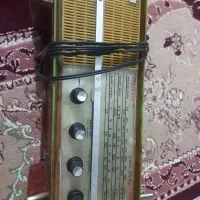 یک رادیو قدیمی