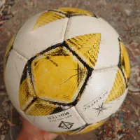 توپ مولتن مناسب تمرین در  چمن و آسفالت