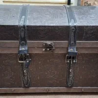 چمدان چوبی کوچک|مبلمان خانگی و میز عسلی|خور (فارس), |دیوار