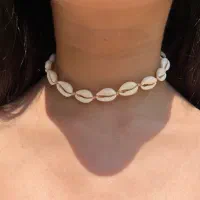 گردنبند و دستبند و پابند صدف