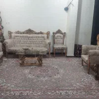 مبل سلطنتی ۹ ومیز نهار خوری ۴نفره ویک ساعت استاده