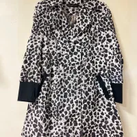 بارونی برند زنانه با طرح پلنگی