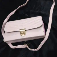 دوعدد کیف|کیف، کفش، کمربند|دورود, |دیوار