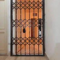 آکاردئونی حفاظ درب ساختمان