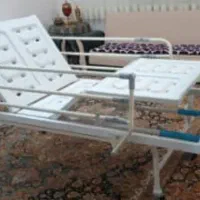 تخت بیمارستانی سه شکن دستی