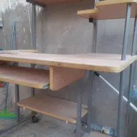 میز کامپیوتر سالم