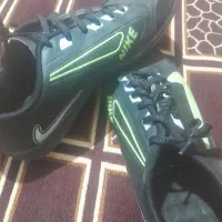 کفش ورزشی فوتبالی