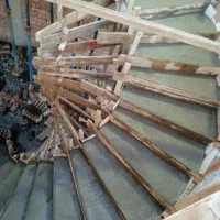 پله گرد بتنی (حلزونی)