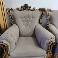 مبلمان در حد نو نشیمنگاه های همه سالم