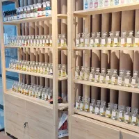 فروشنده برای عطر فروشی در مجتمع پالادیوم