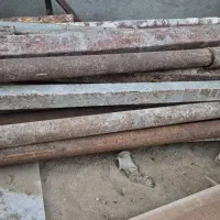 فروش تخته داربست فلزی دسته دوم همراه متعلقاتش عمده