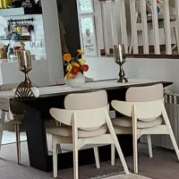 میز ناهار خوری  رنگ مشکی قیمت ۳۲ میلیون