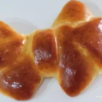 نان حجیم کافه ای زیبا نمکی یا شیرین ساده یا مغزدار