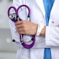 پزشک عمومی خانم مسلط به امور زیبایی