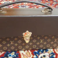 کیف مجلسی|کیف، کفش، کمربند|رشت, حمیدیان|دیوار