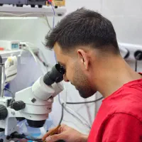 تعمیرات گوشی های ایفون و اندروید در حضور مشتری
