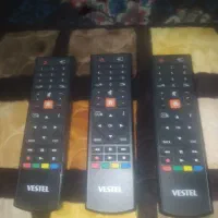 3 عدد کنترل تلویزیون مدل VESTEL اصلی و 3 جفت پایه