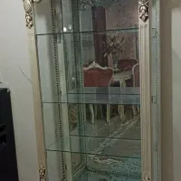 ویترین کنار سالنی