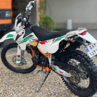 فلات ۲۵۰ طرح کی تی ام|موتورسیکلت|چوبر, |دیوار