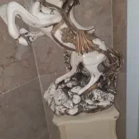 مجسمه و پایه