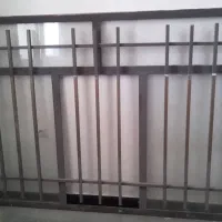 دو عدد پنجره آهن ویک عدد درب اتاق