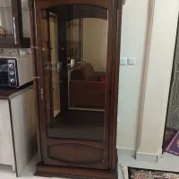ویترین جنس چوب سالم و در حد نو