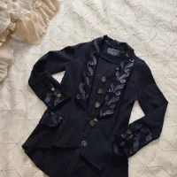 انواع  مانتو کت بارانی و لباس خیلی نو