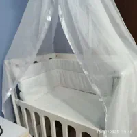 تخت کنار مادر