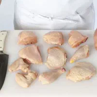 تخته کار مرغ و ماهی، کارگر مرغ فروشی