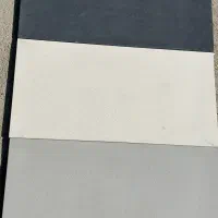 استخدام یک نیروی کار در کارگاه تولید موزاییک