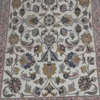 یک عدد قالیچه دست بافت