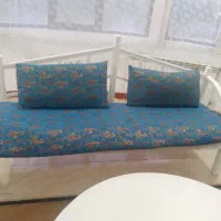 نیمکت چوبی ومیز وسط|صندلی و نیمکت|واجارگاه, |دیوار