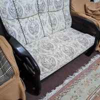 مبل ۹ نفره . چوب عالی  ب همرا میز عسلی|مبلمان خانگی و میز عسلی|قم, شهرک مهدیه (مدرس)|دیوار