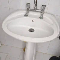 روشویی و شیر