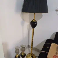 آباژور و با دوعدد شمعدونی رو میزی مشکی طلایی