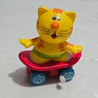 گربه اسکیت سوار کوکی