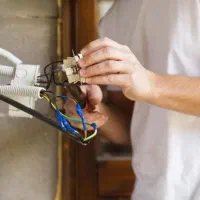 برقکار ساختمان تجاری و اداری شاهین شهر