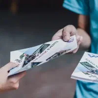 تراکت پخش کن هستم آقا محدوده پیروزی