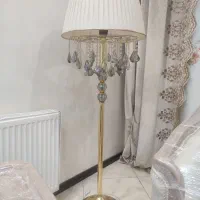 آباژور ایستاده