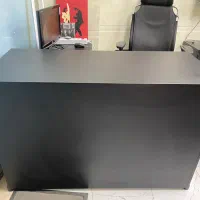 میز مدیریت و تعدادی میز